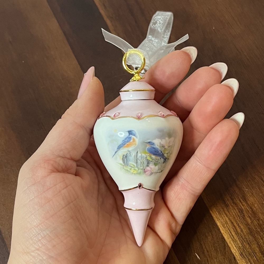 Bradford Exchange Country Garden Porcelain Ornament (2012) 🌸